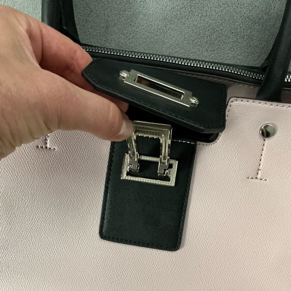 Nice ELEGANT SPACIOUS tote 🌷🌷 - Picture 5 of 13